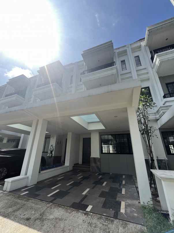 dijual rumah sutera winona
