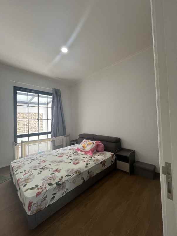 dijual rumah sutera winona