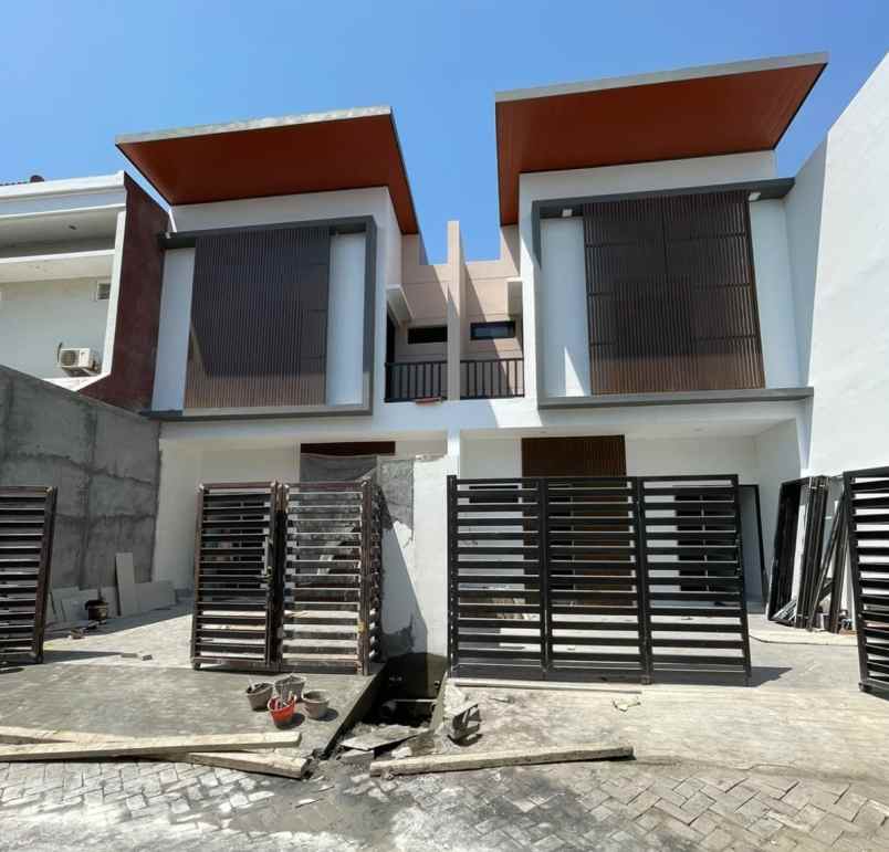 dijual rumah sutorejo