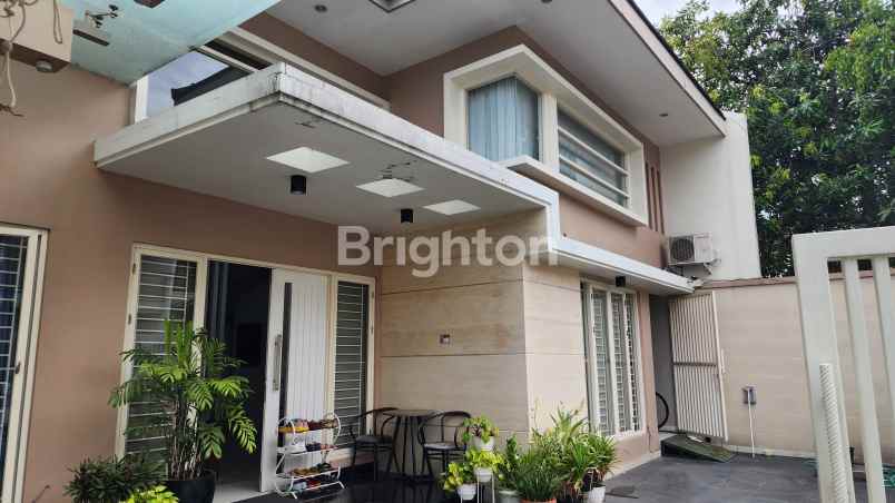 dijual rumah sutorejo