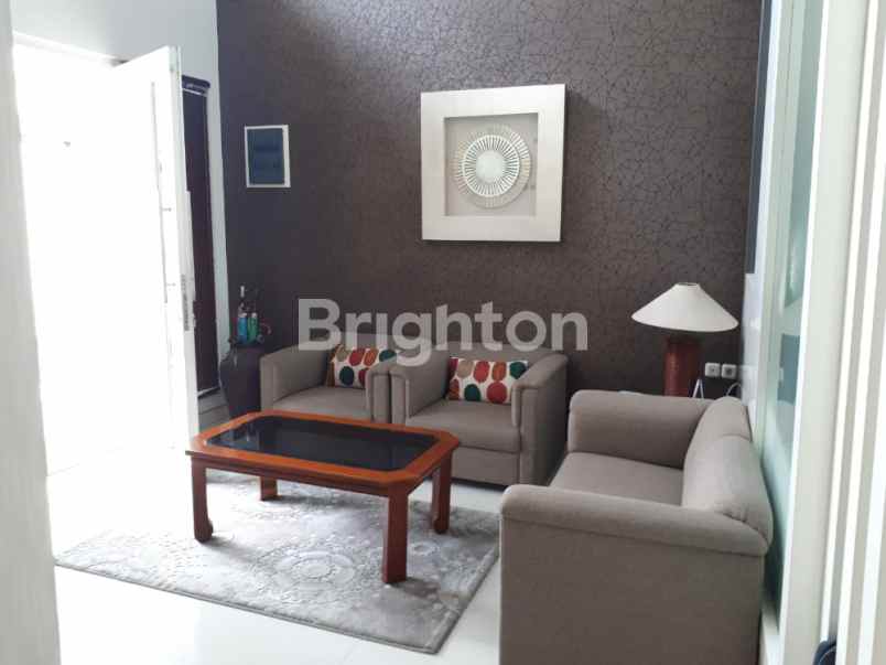 dijual rumah sutorejo