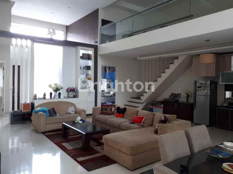 dijual rumah sutorejo