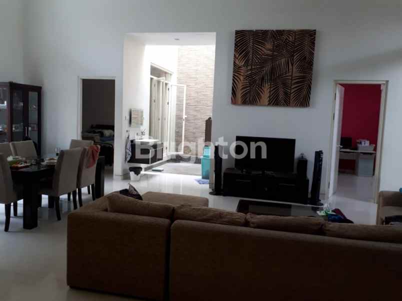 dijual rumah sutorejo