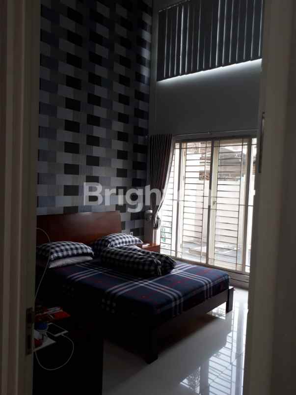 dijual rumah sutorejo