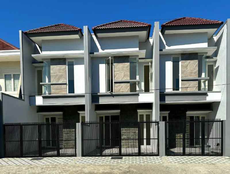 dijual rumah sutorejo utara