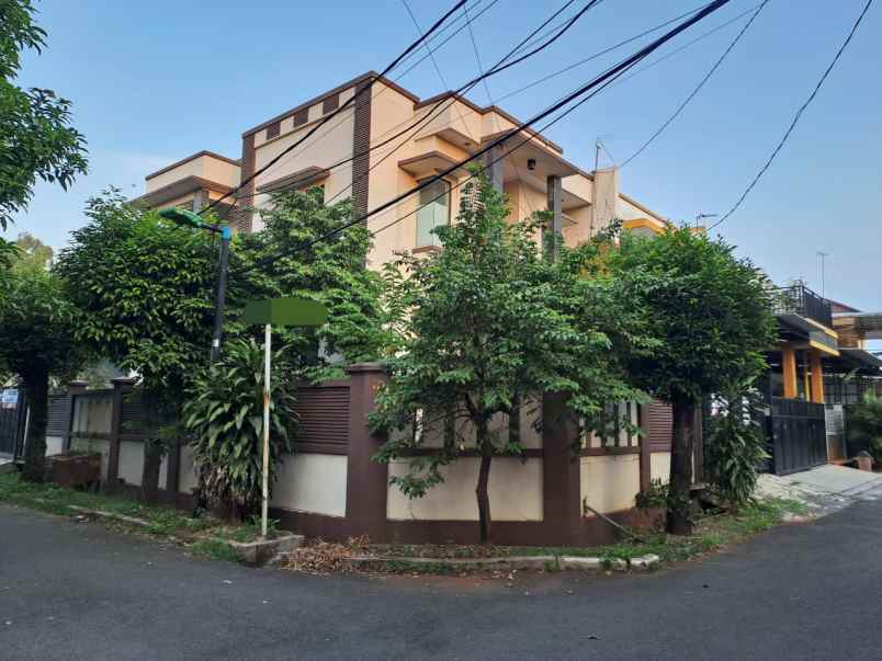 dijual rumah taman malaka pondok kelapa