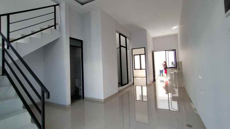 dijual rumah tambaksari