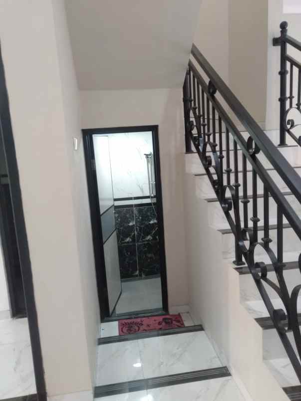 dijual rumah tanah baru