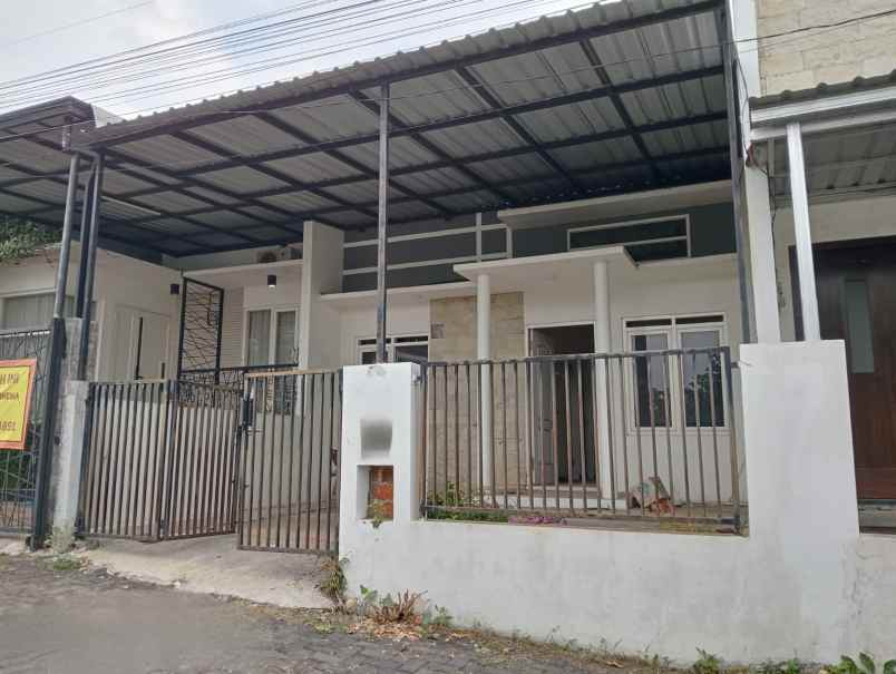 dijual rumah tasikmadu