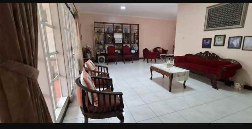 dijual rumah terawat 2 lantai di turangga bandung