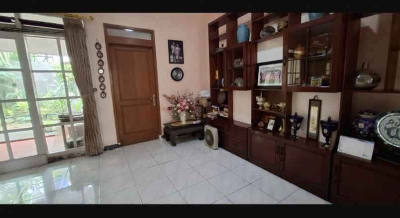 dijual rumah terawat 2 lantai di turangga bandung