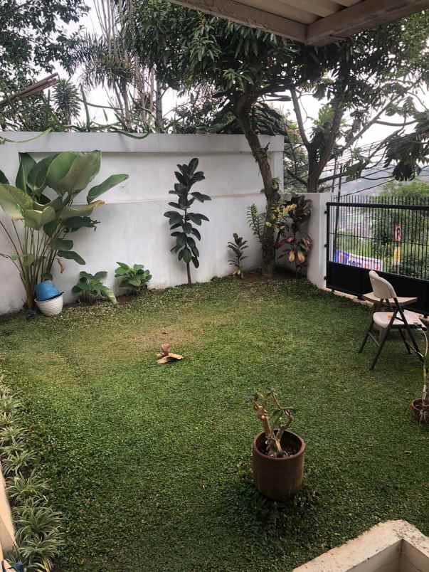 dijual rumah tingkat kondisi bagus di awiligar bandung