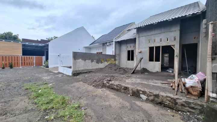 dijual rumah tirtomartani kalasan