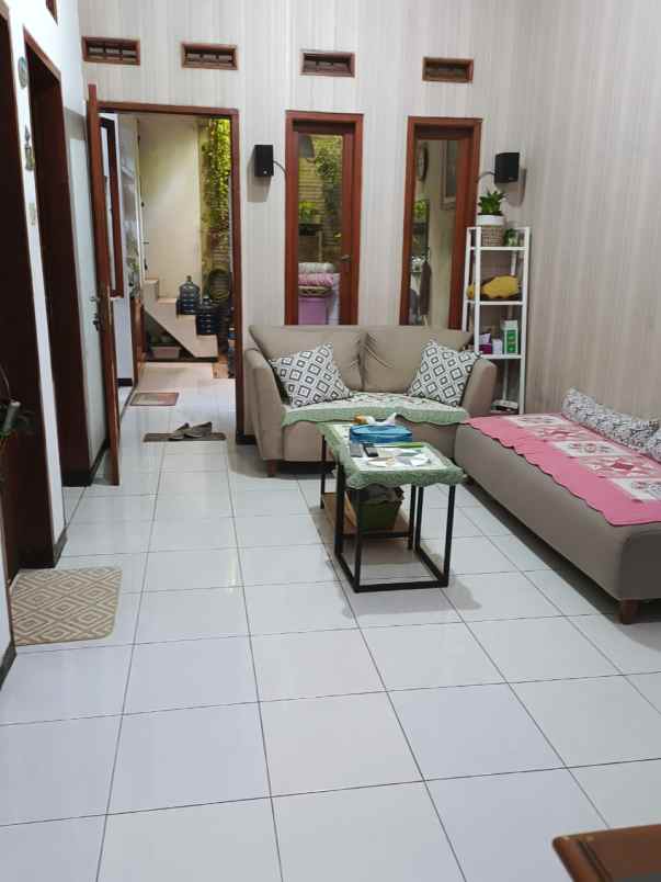 dijual rumah turangga