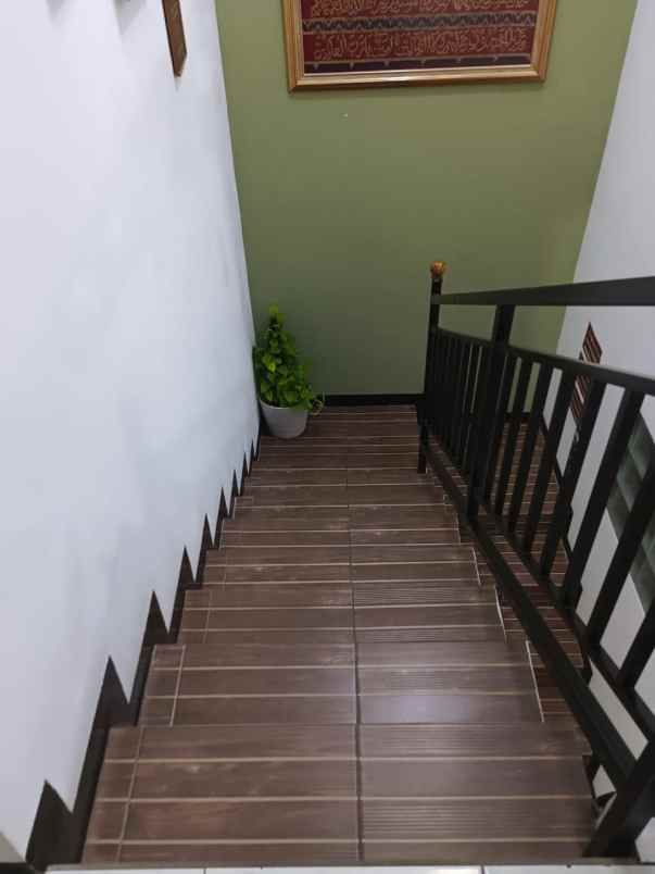 dijual rumah turangga