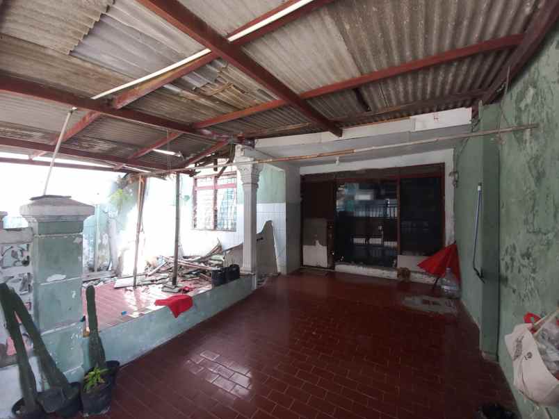 dijual rumah tytyan kencana