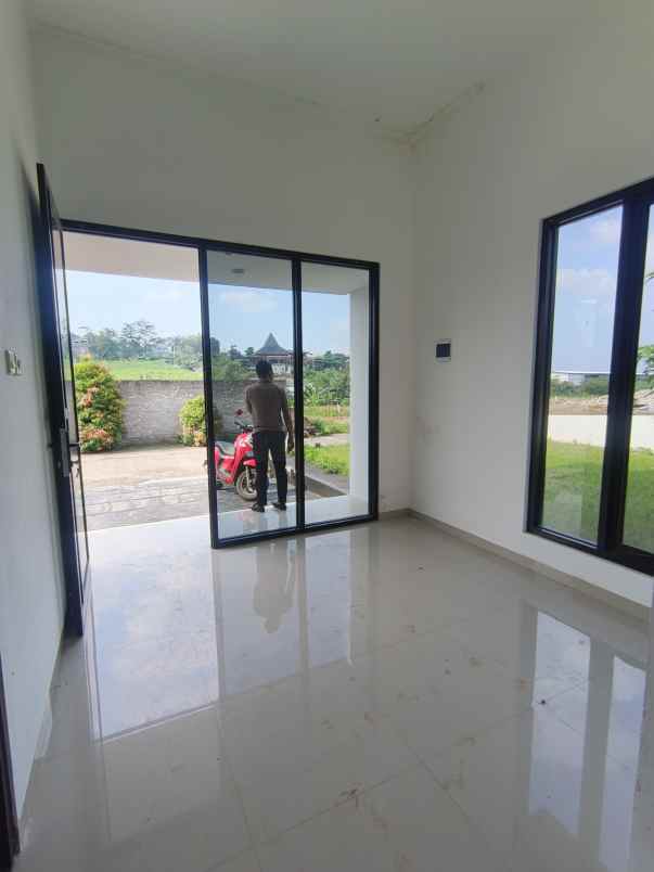 dijual rumah untung suropati