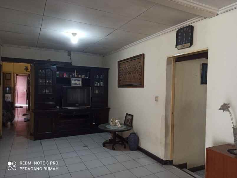 dijual rumah utan kayu raya jakarta timur