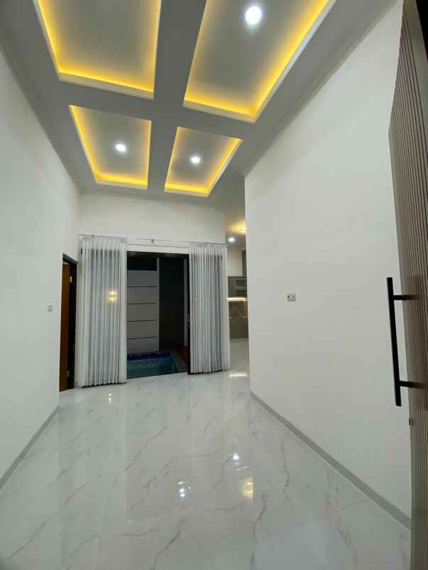 dijual rumah villa arrayan