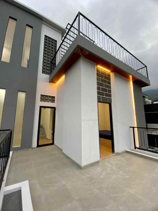 dijual rumah villa arrayan