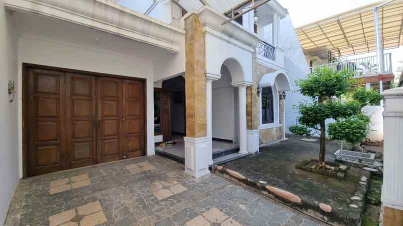 dijual rumah villa bukit mas