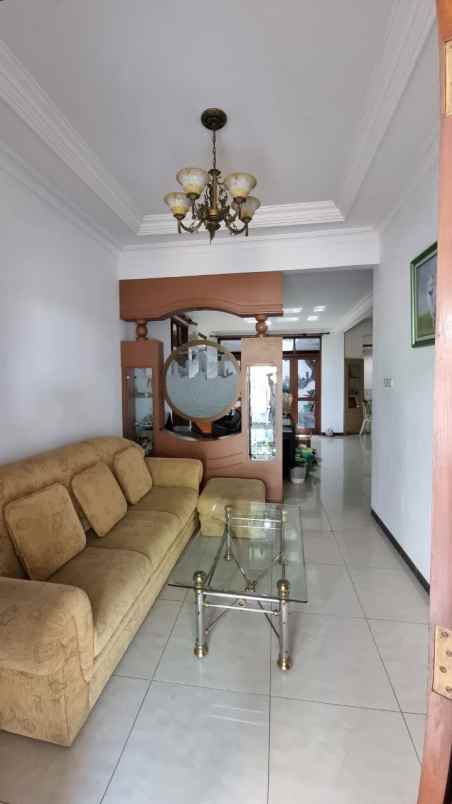 dijual rumah villa bukit mas