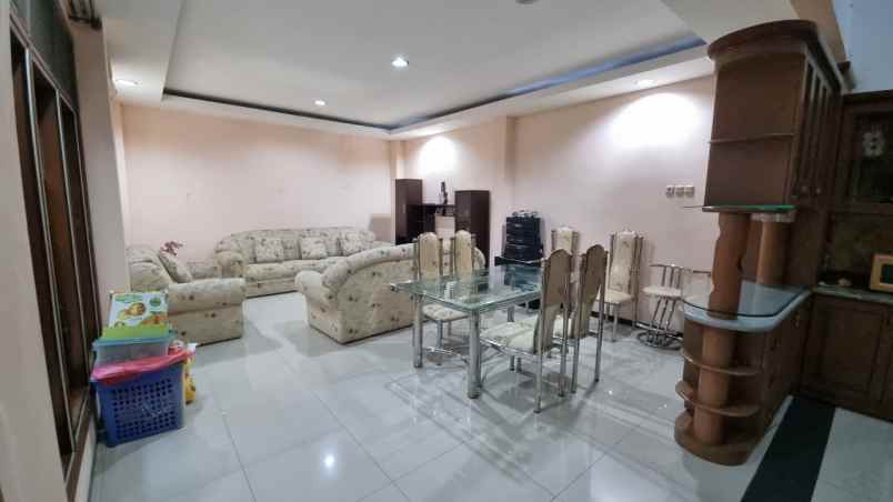 dijual rumah villa bukit mas