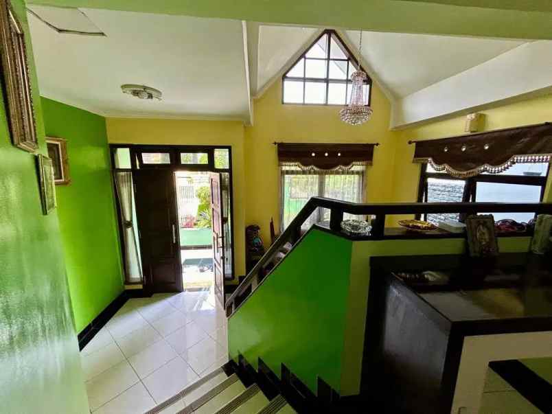 dijual rumah villa inti persada