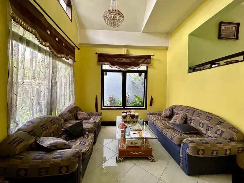 dijual rumah villa inti persada