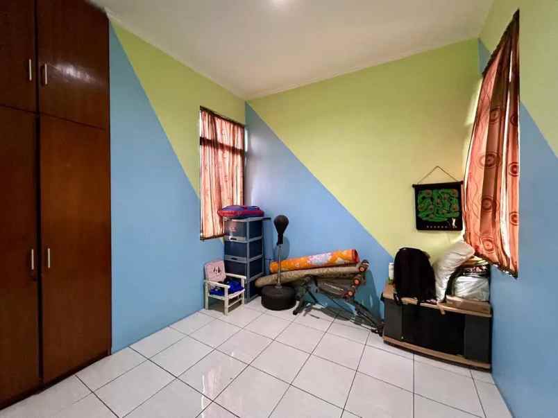 dijual rumah villa inti persada