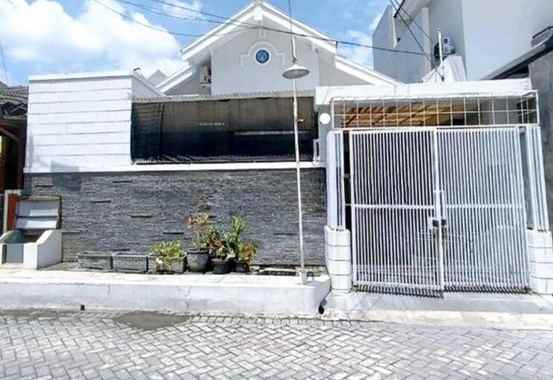 dijual rumah wiguna