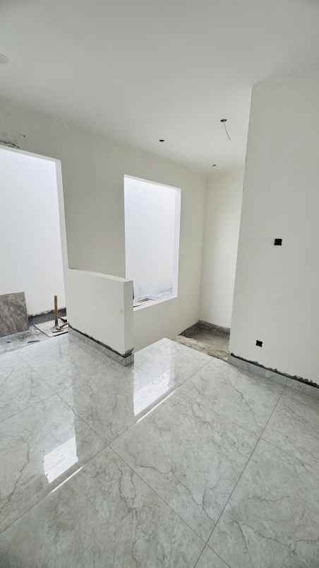 dijual rumah woodland citraland