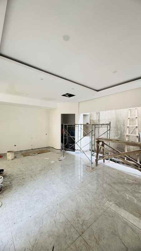 dijual rumah woodland citraland