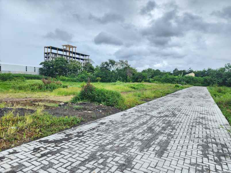 dijual tanah jl ring road utara ngawean