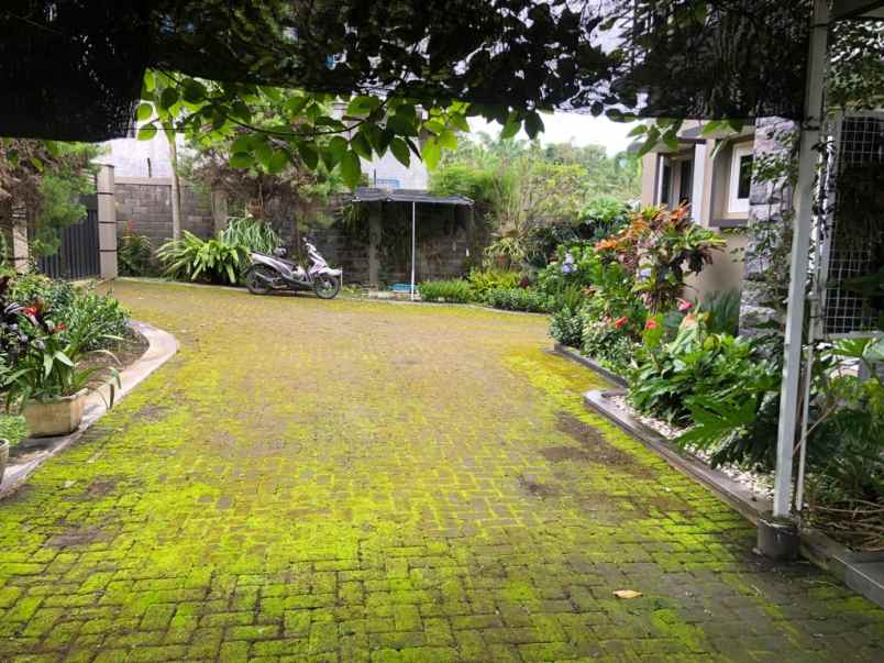 dijual villa batu