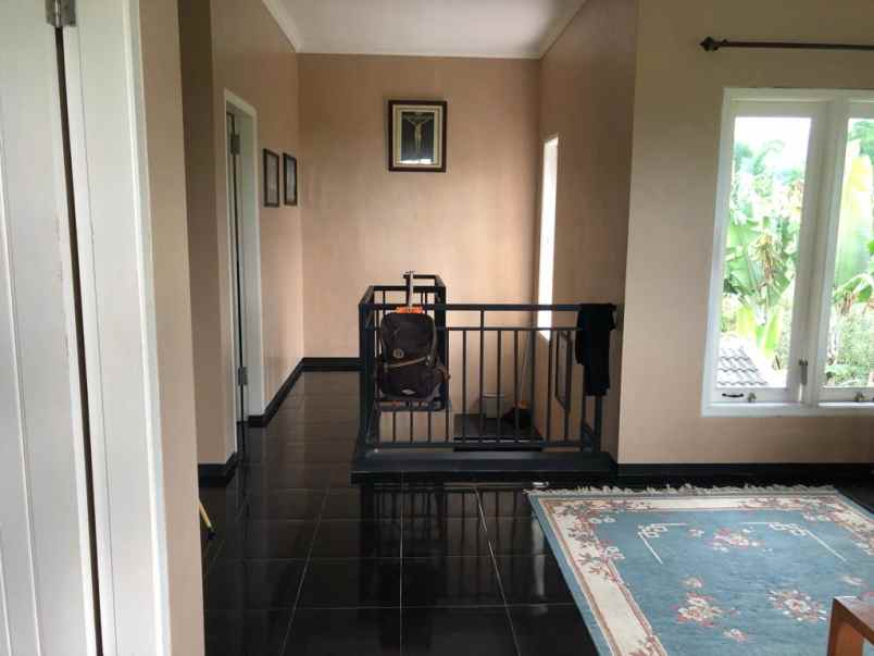 dijual villa batu