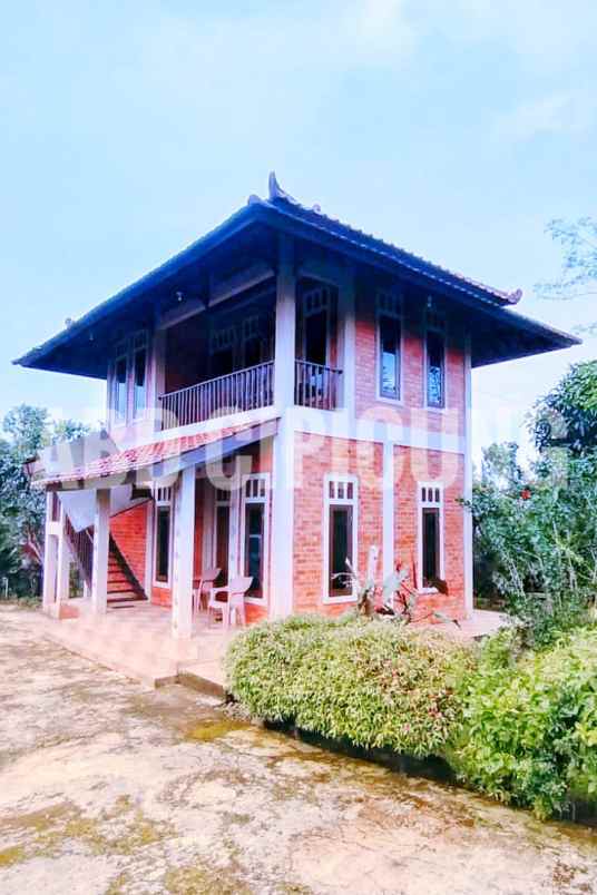 dijual villa cihideung