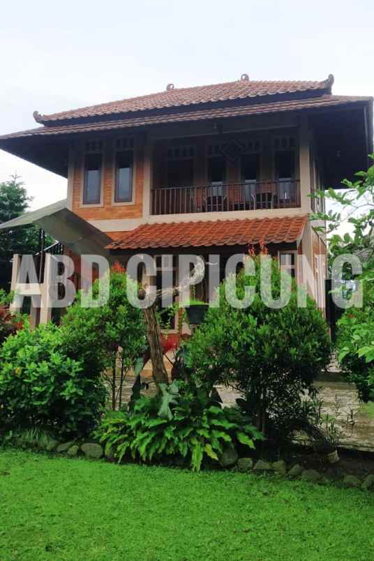 dijual villa cihideung