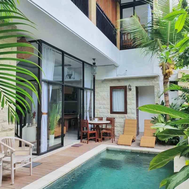 dijual villa di banjar semer kerobokan badung bali