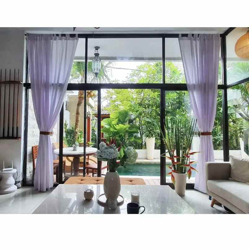 dijual villa di banjar semer kerobokan badung bali