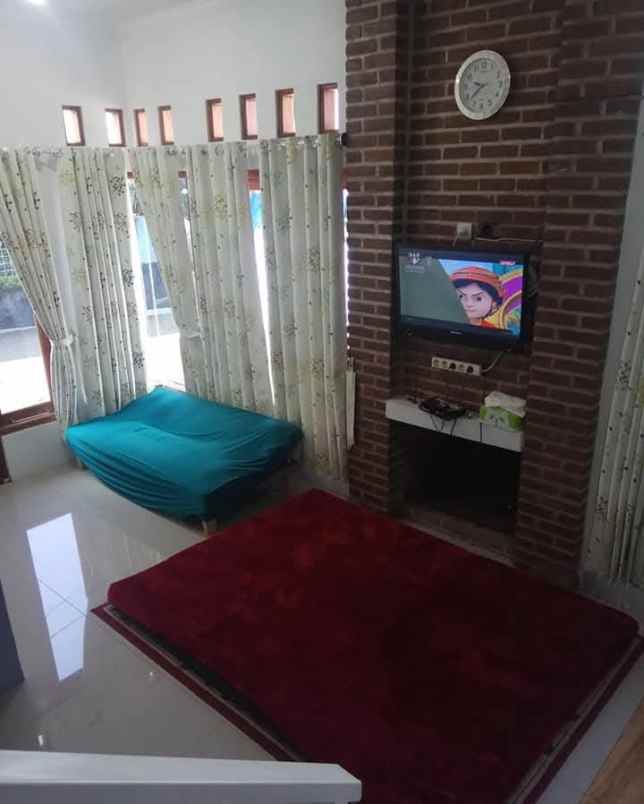 dijual villa di cikole lembang