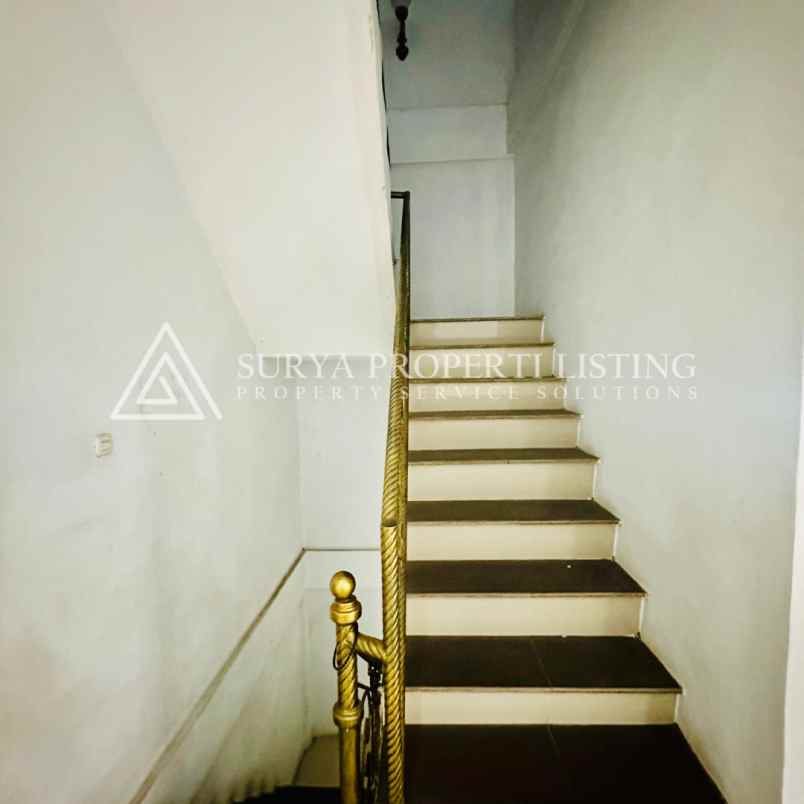 dijual villa jalan murai komplek grand