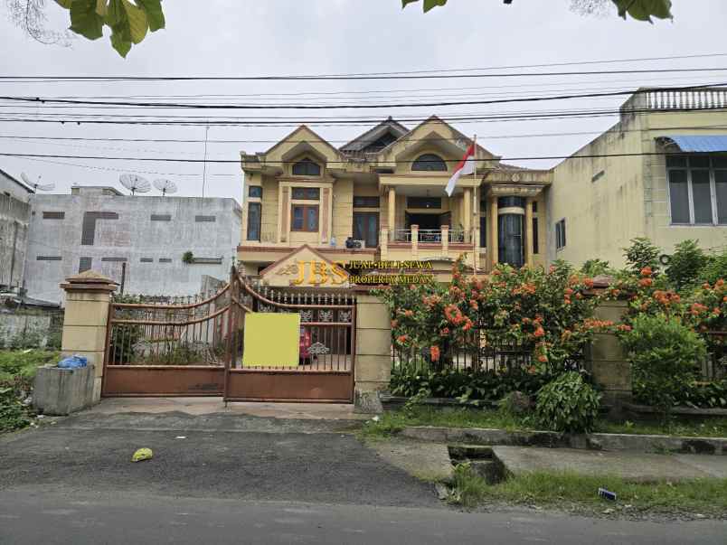 dijual villa jalan titi papan sei kambing d