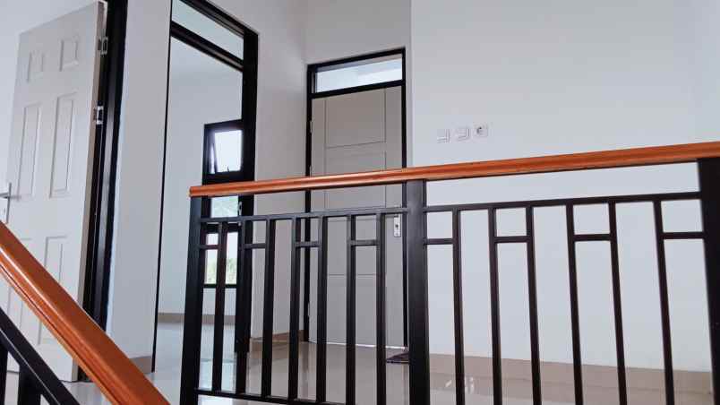 dijual villa jl cijamil ngamprah