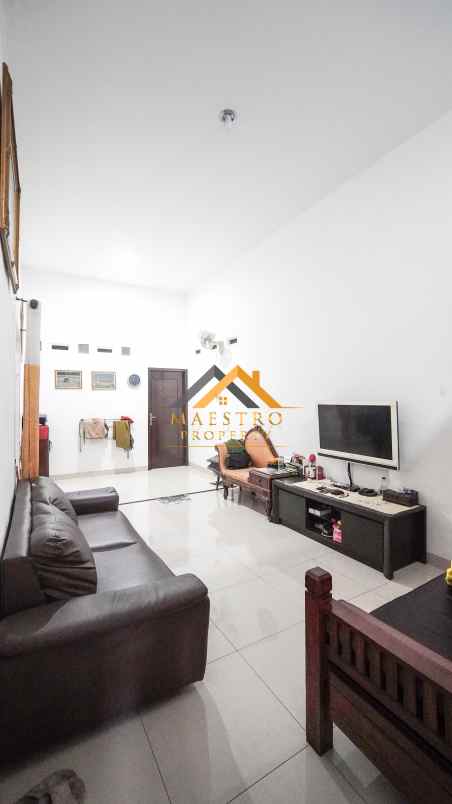 dijual villa jl damar ii dekat jl