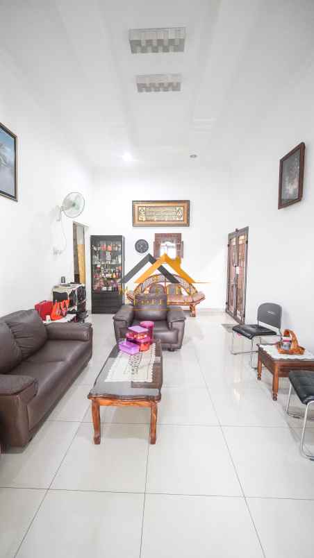 dijual villa jl damar ii dekat jl