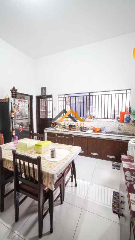 dijual villa jl damar ii dekat jl