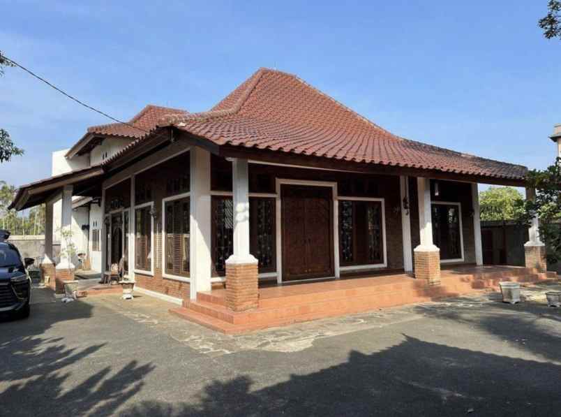 dijual villa jl raya senggigi senteluk