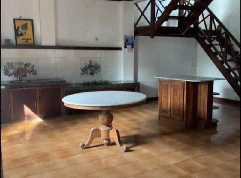 dijual villa jl raya senggigi senteluk