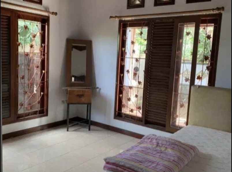 dijual villa jl raya senggigi senteluk